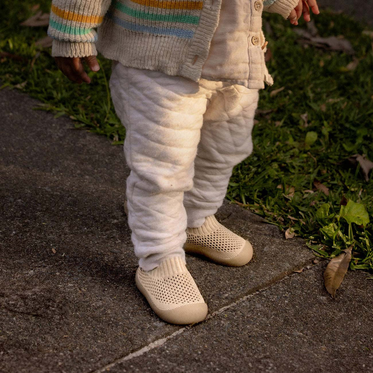 Zapatos Duckies pastel de goma color avena